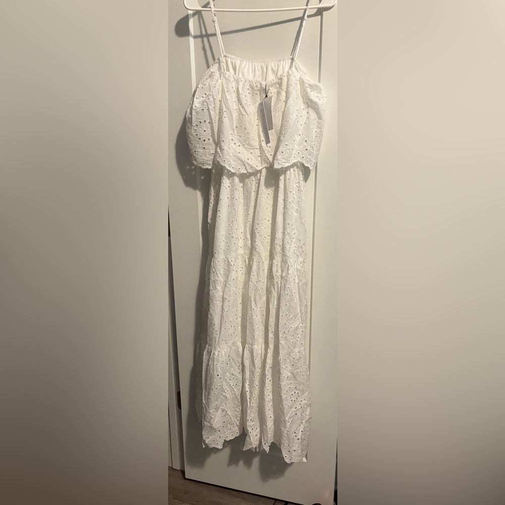 Elegant White Maxi Dress - Picture 7 of 7